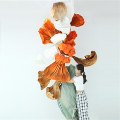 Instalación de arte de papel naranja